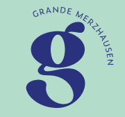 Logo Café Grande Merzhausen, ein blaues G auf einem grün-blauen Hintergrund, oben steht Grande Merzhausen