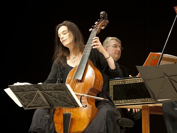 Freiburger Barockorchester - Hille Perl am Cello